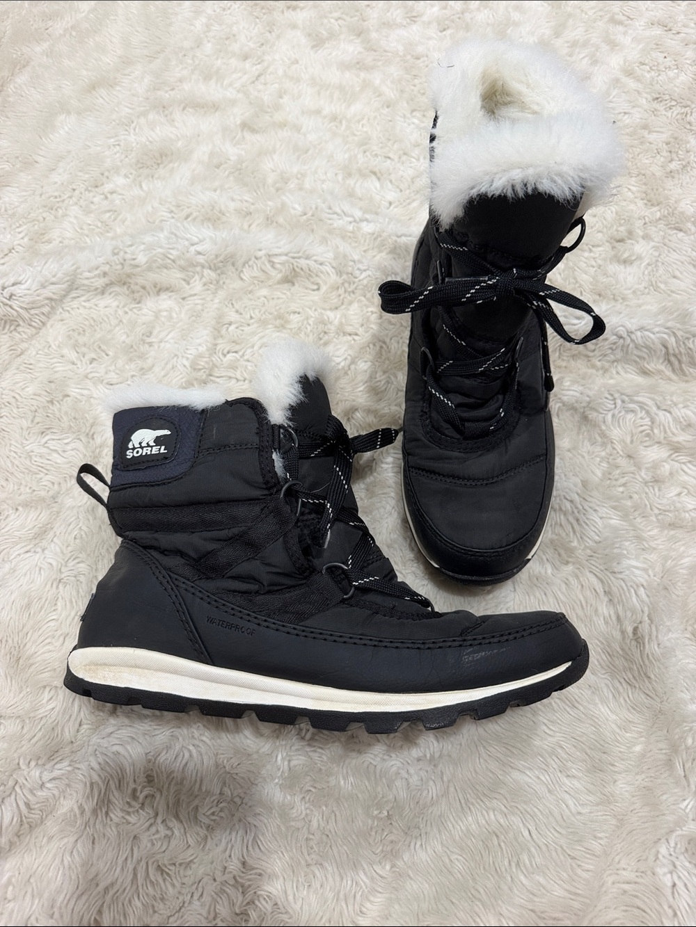 Sorel Whitney short lace-up winter boots in black and white Woman’s size 7.5